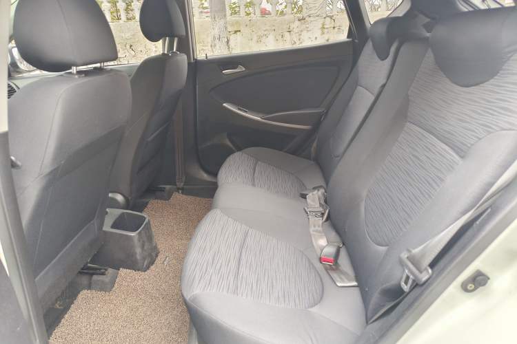 Used Hyundai Verna Ray 2014 1.4L Automatic GLX Interior 4