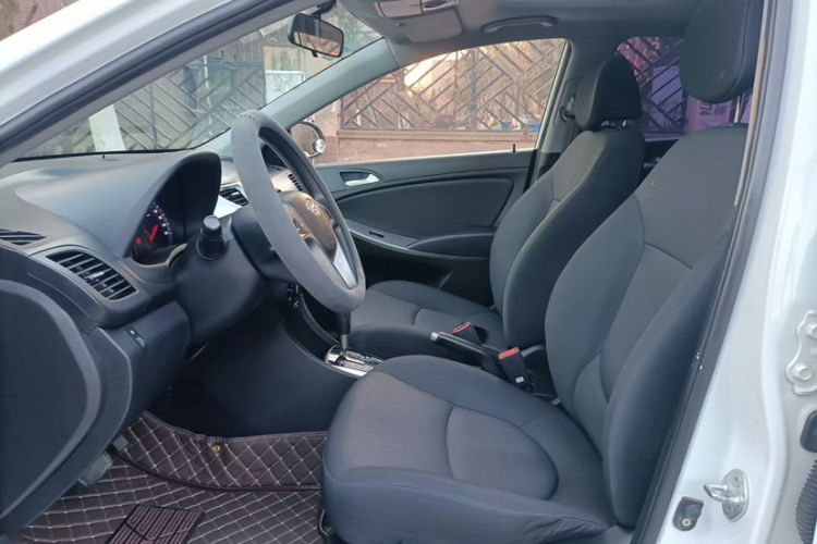 Used Hyundai Verna Ray 2014 1.6L Automatic TOP Interior 5