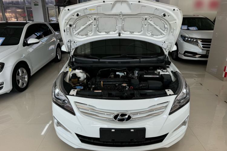 Used Hyundai Verna Ray 2014 1.4L Automatic GLX Interior 5
