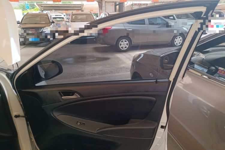 Used Hyundai Verna Ray 2014 1.4L Automatic GLX Interior 5