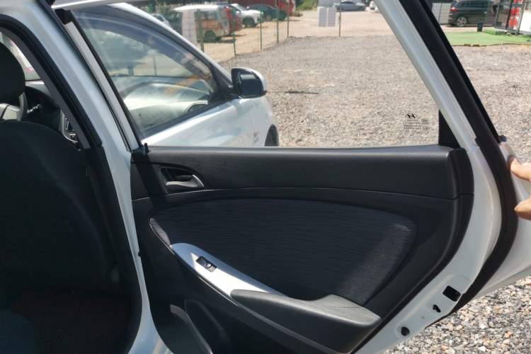 Used Hyundai Verna Ray 2014 1.4L Automatic GLX Interior 6
