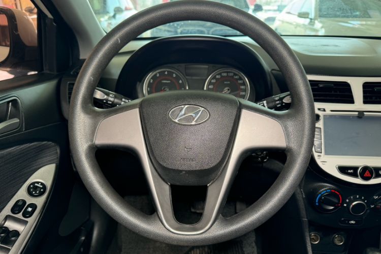 Used Hyundai Verna Ray 2014 1.4L Automatic GLX Interior 6