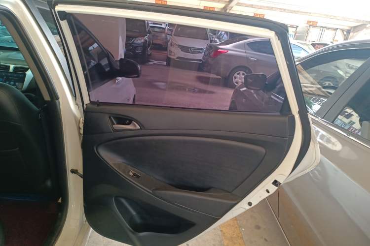 Used Hyundai Verna Ray 2014 1.4L Automatic GLX Interior 6