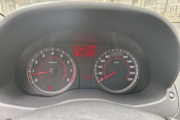 Used Hyundai Verna Ray 2014 1.4L Automatic GLX Interior 6
