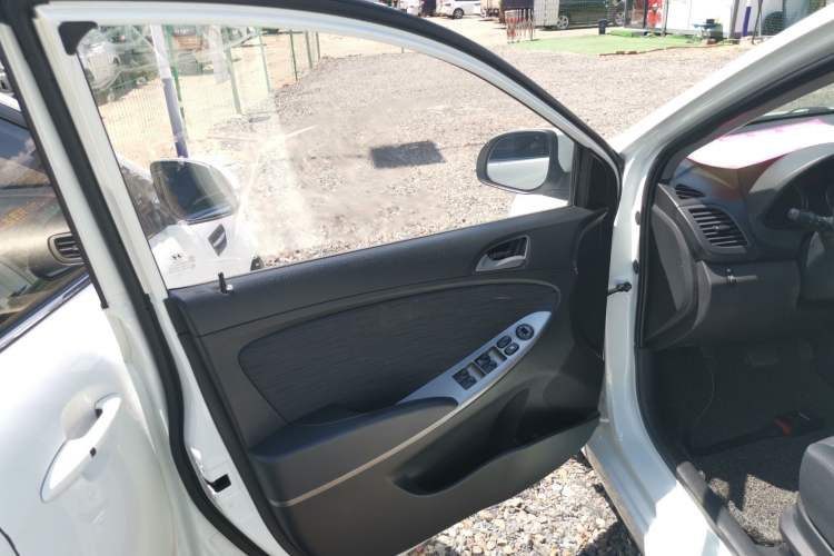 Used Hyundai Verna Ray 2014 1.4L Automatic GLX Interior 7
