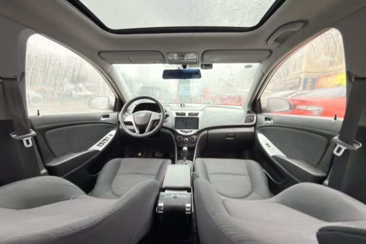 Used Hyundai Verna Ray 2014 1.4L Automatic GLX Interior 7