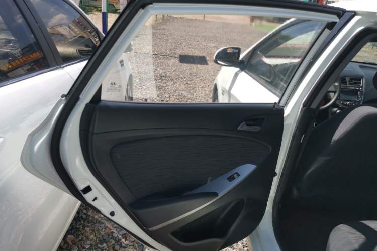 Used Hyundai Verna Ray 2014 1.4L Automatic GLX Interior 8