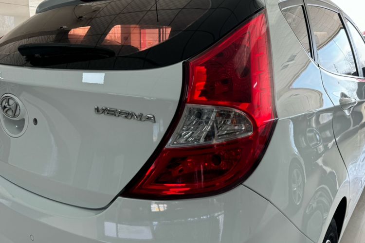 Used Hyundai Verna Ray 2014 1.4L Automatic GLX Interior 8