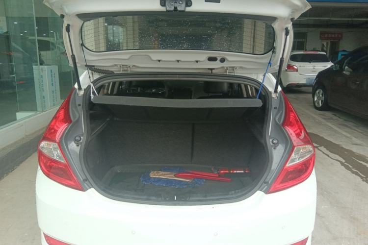 Used Hyundai Verna Ray 2014 1.4L Automatic TOP Interior 9