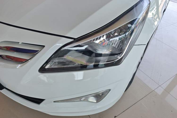 Used Hyundai Verna Ray 2014 1.4L Manual GLX Left Front Headlight