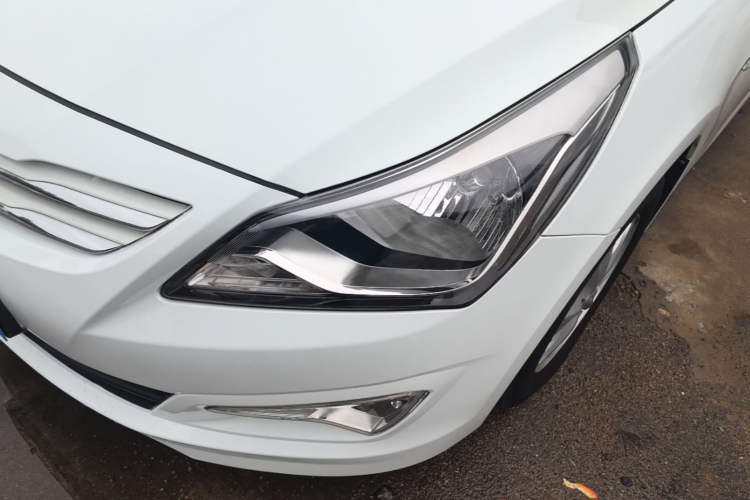 Used Hyundai Verna Ray 2014 1.4L Manual GLX Left Front Headlight