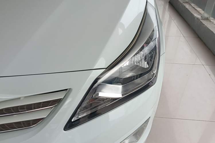 Used Hyundai Verna Ray 2014 1.4L Automatic GLX Left Front Headlight