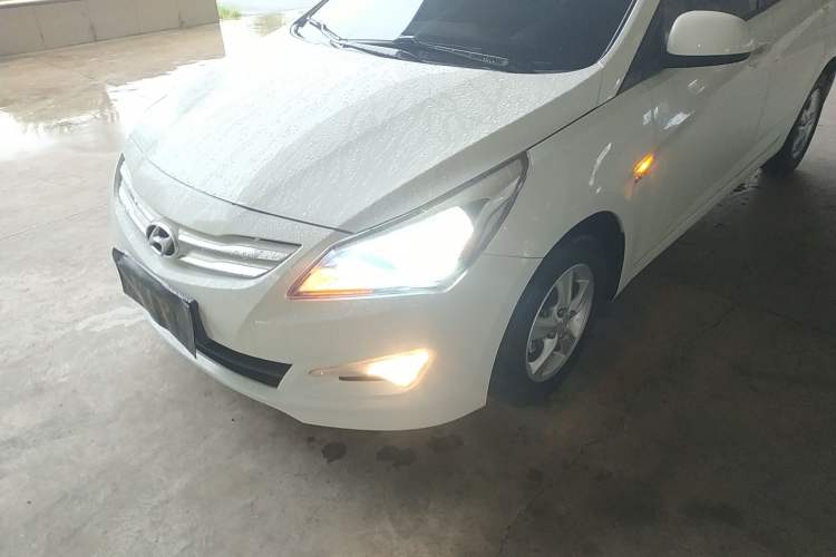 Used Hyundai Verna Ray 2014 1.4L Automatic GLX Left Front Headlight