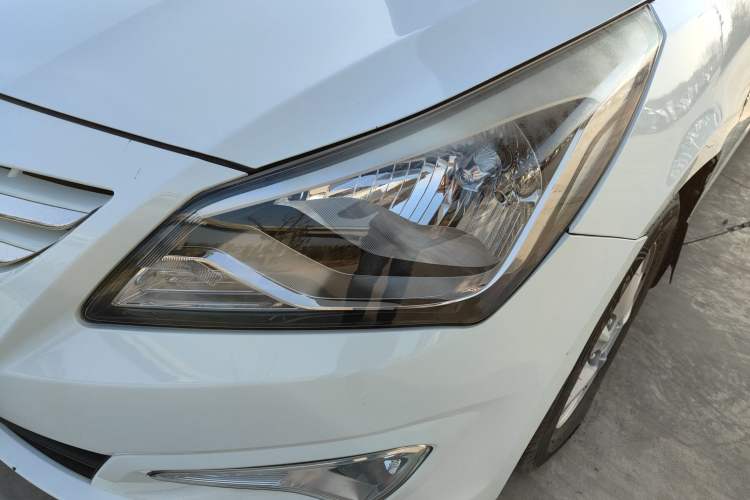 Used Hyundai Verna Ray 2014 1.4L Manual GLX Left Front Headlight