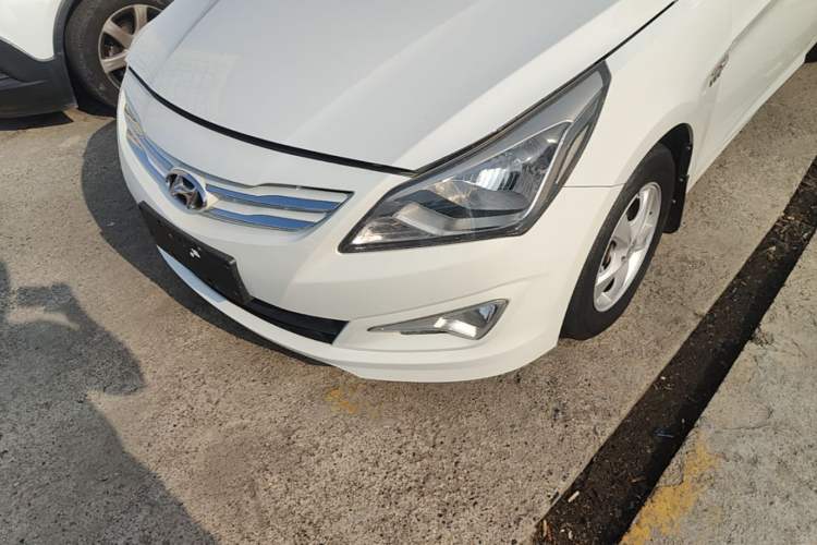 Used Hyundai Verna Ray 2014 1.4L Automatic GLX Left Front Headlight