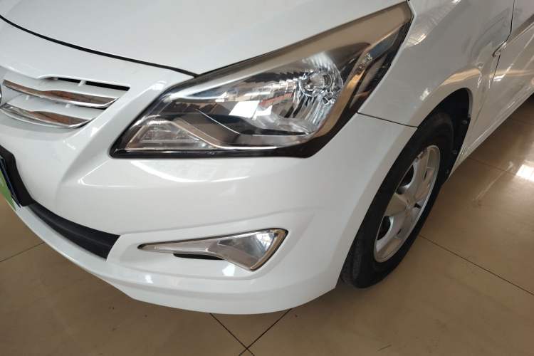 Used Hyundai Verna Ray 2014 1.4L Manual GLX Left Front Headlight