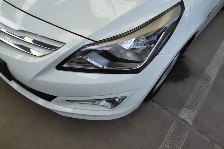 Used Hyundai Verna Ray 2014 1.4L Automatic GLX Left Front Headlight
