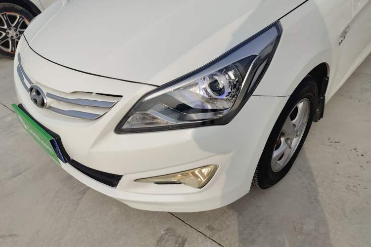 Used Hyundai Verna Ray 2014 1.4L Manual GLX Left Front Headlight