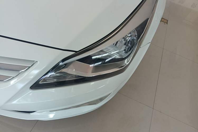 Used Hyundai Verna Ray 2014 1.4L Automatic GLX Left Front Headlight