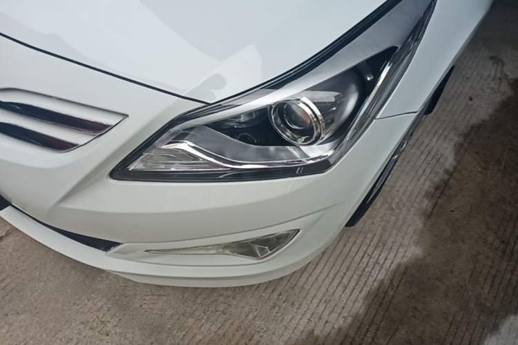 Used Hyundai Verna Ray 2014 1.6L Automatic TOP Left Front Headlight