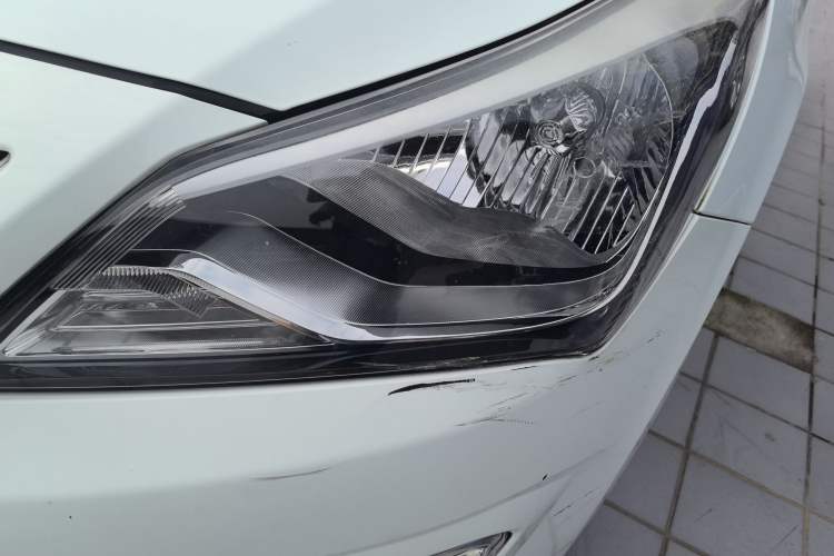 Used Hyundai Verna Ray 2014 1.4L Automatic GLX Left Front Headlight