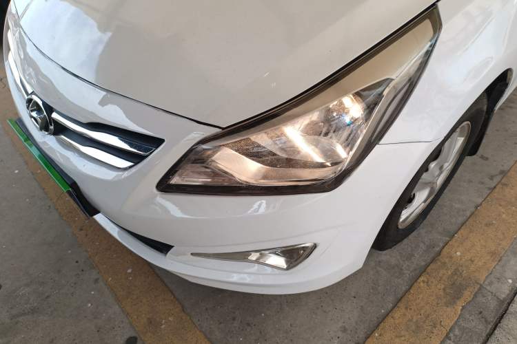 Used Hyundai Verna Ray 2014 1.4L Automatic GLX Left Front Headlight
