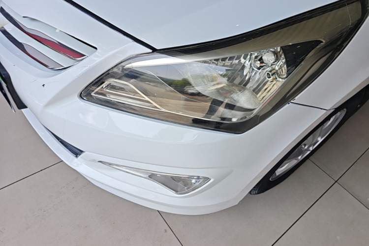Used Hyundai Verna Ray 2014 1.4L Manual GLX Left Front Headlight
