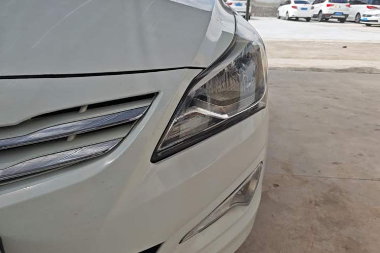 Used Hyundai Verna Ray 2014 1.4L Automatic GLX Left Front Headlight