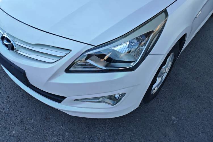 Used Hyundai Verna Ray 2014 1.4L Automatic GLX Left Front Headlight