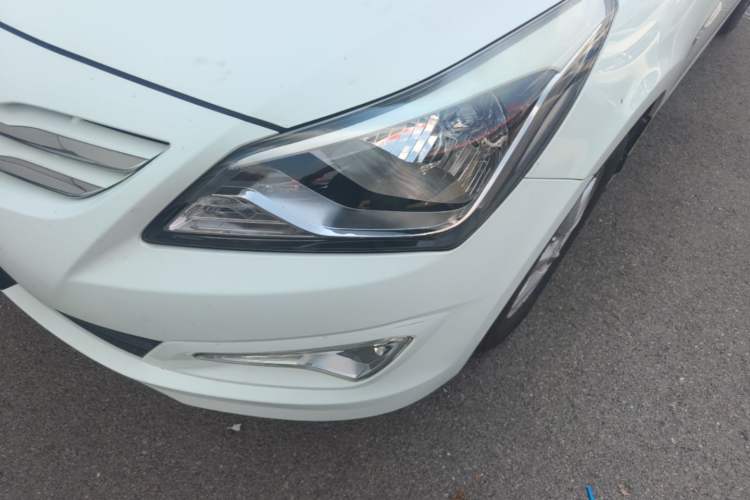 Used Hyundai Verna Ray 2014 1.4L Manual GLX Left Front Headlight
