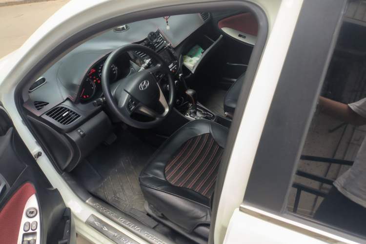 Used Hyundai Verna Ray 2014 1.6L Automatic TOP Left Front Seat
