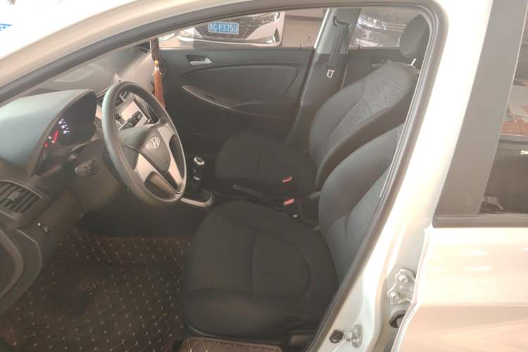 Used Hyundai Verna Ray 2014 1.4L Manual GLX Left Front Seat