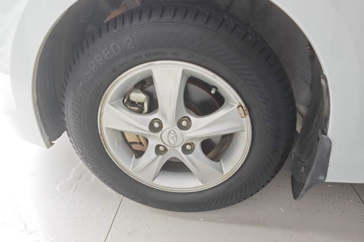 Used Hyundai Verna Ray 2014 1.4L Automatic GLX Left Front Wheel Hub