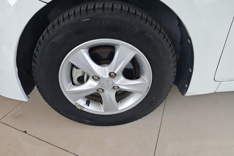 Used Hyundai Verna Ray 2014 1.4L Manual GLX Left Front Wheel Hub