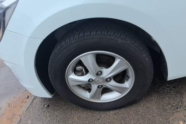 Used Hyundai Verna Ray 2014 1.4L Manual GLX Left Front Wheel Hub