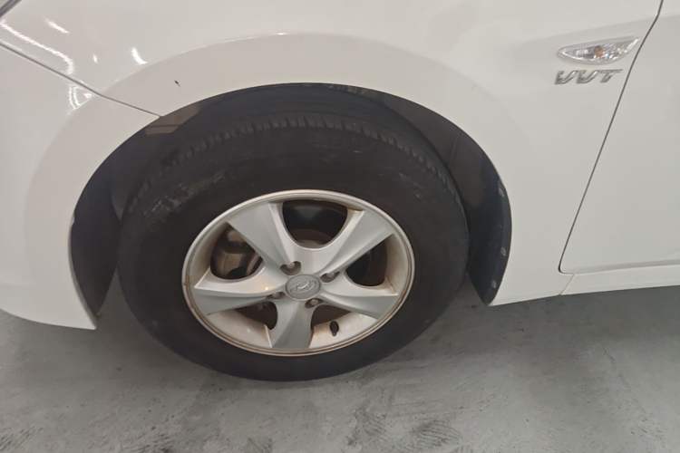 Used Hyundai Verna Ray 2014 1.4L Automatic GLX Left Front Wheel Hub