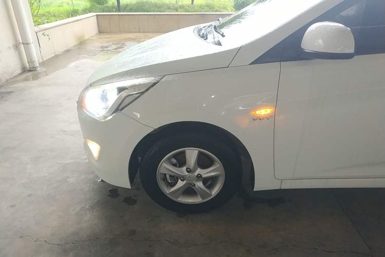 Used Hyundai Verna Ray 2014 1.4L Automatic GLX Left Front Wheel Hub