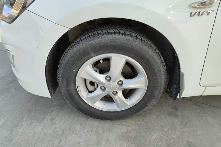 Used Hyundai Verna Ray 2014 1.4L Manual GLX Left Front Wheel Hub
