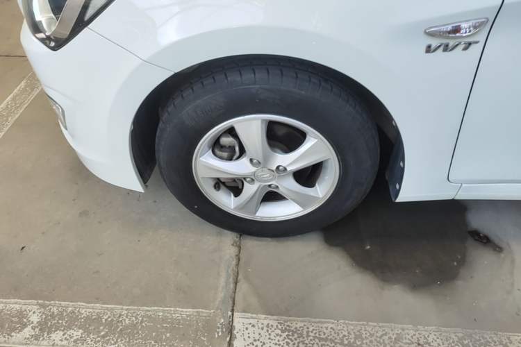 Used Hyundai Verna Ray 2014 1.4L Automatic GLX Left Front Wheel Hub