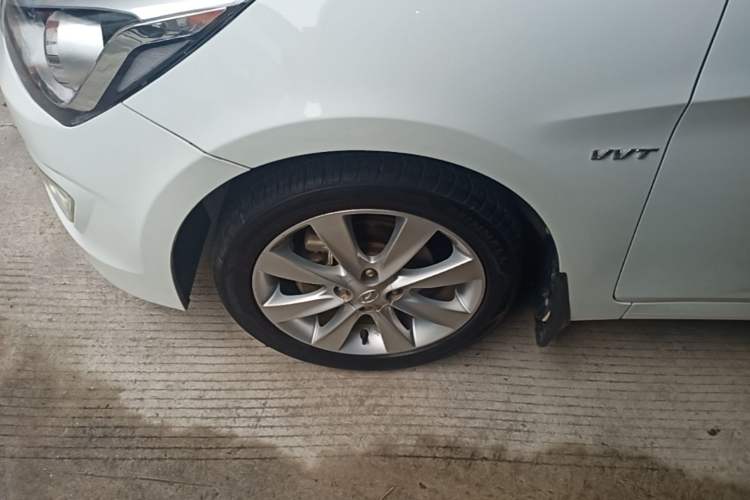 Used Hyundai Verna Ray 2014 1.6L Automatic TOP Left Front Wheel Hub