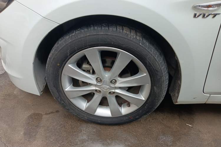 Used Hyundai Verna Ray 2014 1.4L Automatic GLX Left Front Wheel Hub