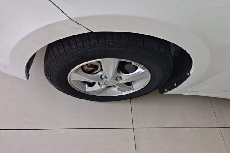 Used Hyundai Verna Ray 2014 1.4L Manual GLX Left Front Wheel Hub