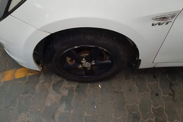 Used Hyundai Verna Ray 2014 1.4L Manual GLX Left Front Wheel Hub