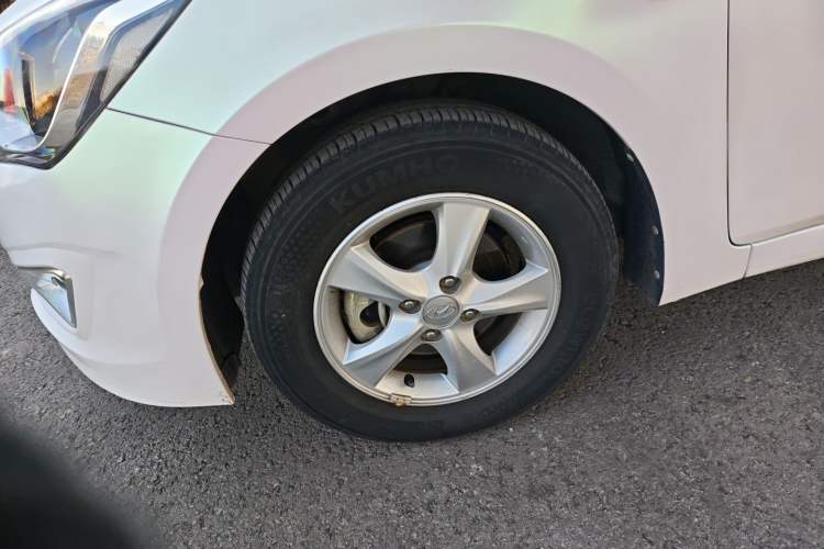 Used Hyundai Verna Ray 2014 1.4L Automatic GLX Left Front Wheel Hub