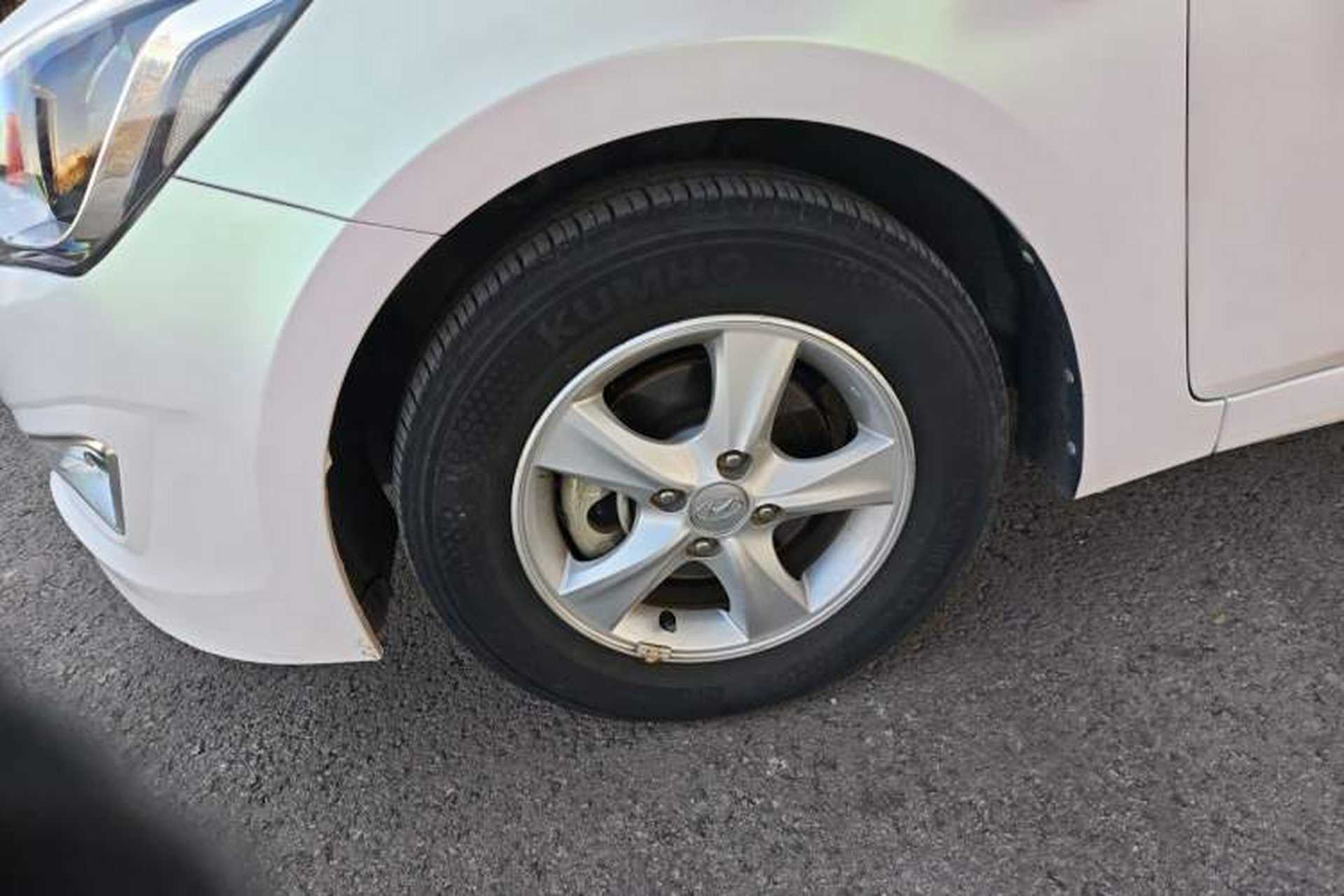 Used Hyundai Verna Ray 2014 1.4L Automatic GLX Left Front Wheel Hub