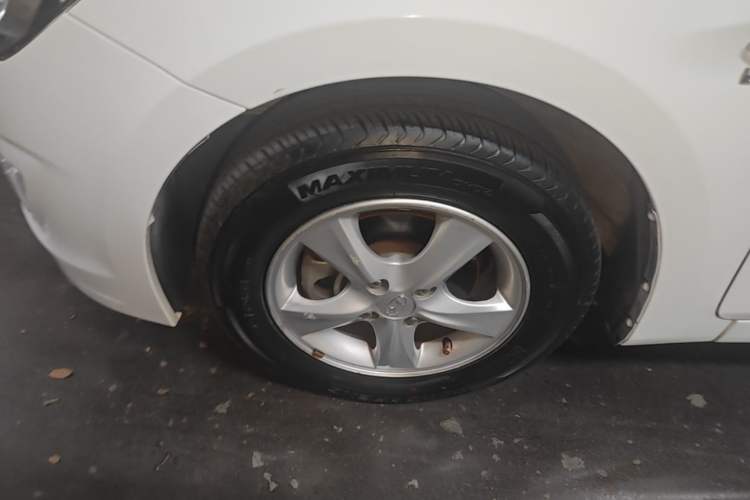 Used Hyundai Verna Ray 2014 1.4L Automatic GLX Left Front Wheel Hub