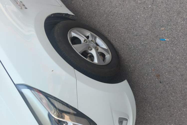 Used Hyundai Verna Ray 2014 1.4L Manual GLX Left Front Wheel Hub