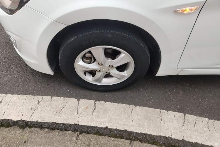 Used Hyundai Verna Ray 2014 1.4L Manual GLX Left Front Wheel Hub