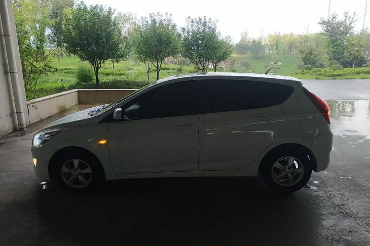 Used Hyundai Verna Ray 2014 1.4L Automatic GLX Left Side