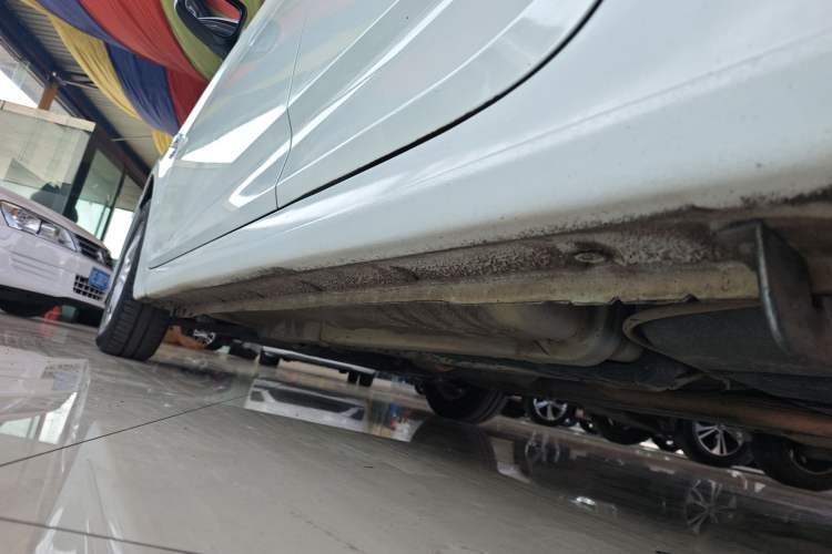 Used Hyundai Verna Ray 2014 1.4L Manual GLX Left Side Sill